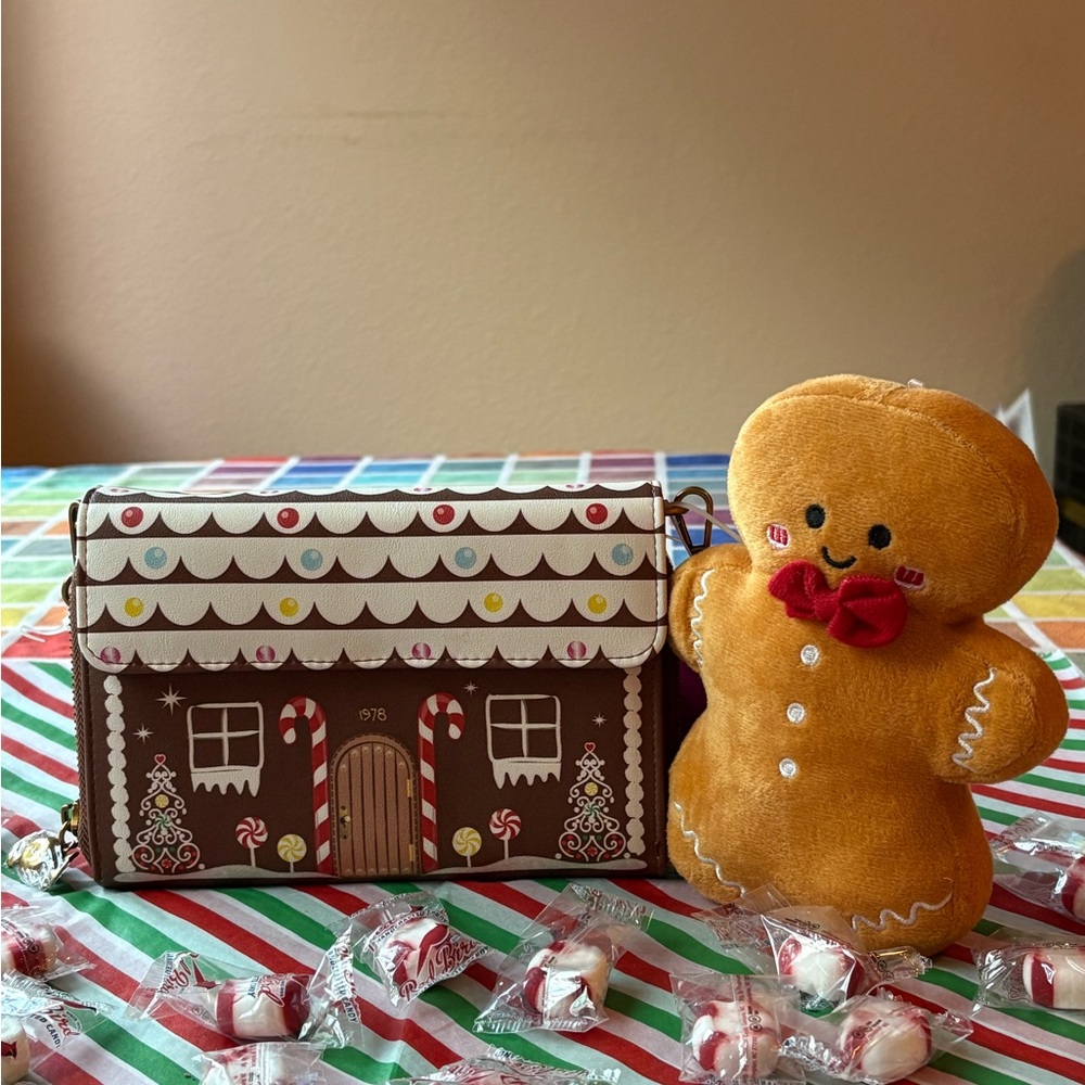 ππ¬π BETSEY JOHNSON GINGERBREAD WALLET ON A CHAIN CROSSBODY BAG ππ¬π NWT π - Picture 3 of 16